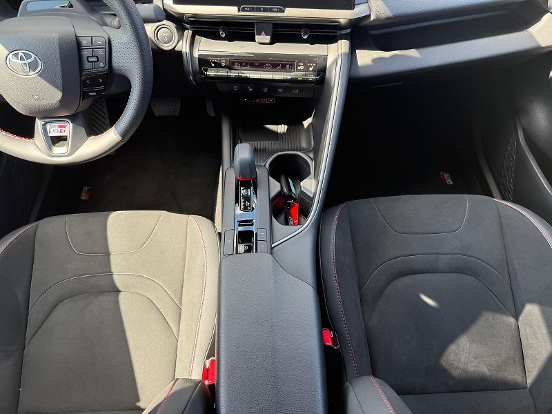Toyota C-HR 2,0 HEV e-CVT GR Sport - fotka 22 z 30