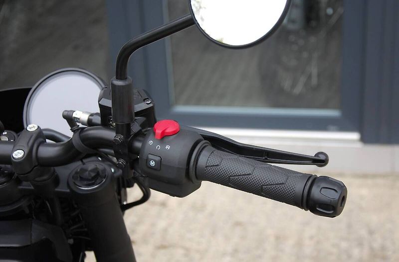 Royal Enfield (2026) Guerrilla 450 Apex - PŘEDVÁDĚC - fotka 17 z 24
