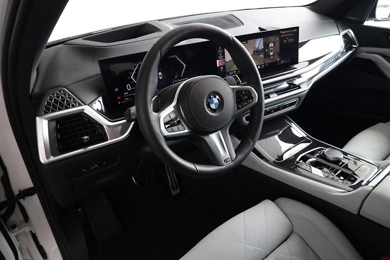 BMW X5 xDrive30d - fotka 2 z 28
