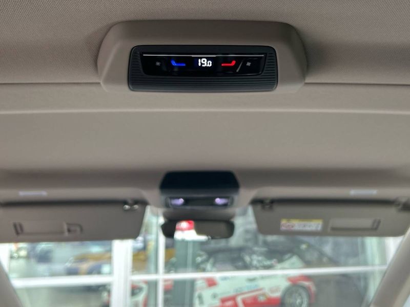 Volkswagen Multivan (2025) 2,0 TDI 7DSG Life DR - fotka 14 z 25
