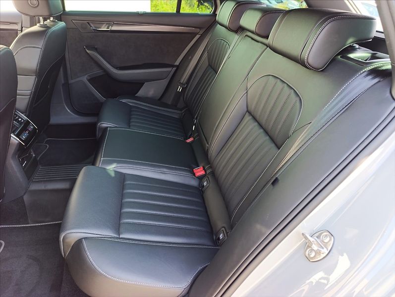 Škoda Superb 2,0 TDi DSG 4x4 Tažné 1maj.,ČR - fotka 21 z 46