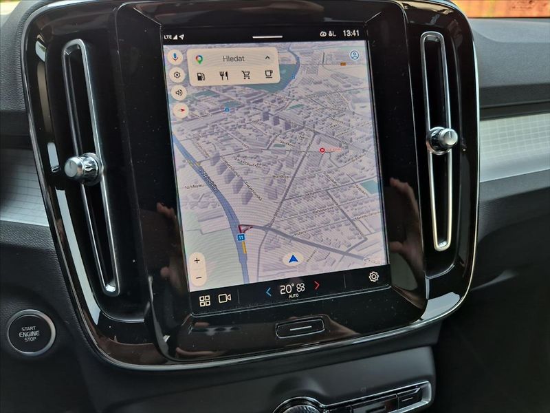 Volvo XC40 2,0 B3 Core - fotka 15 z 18