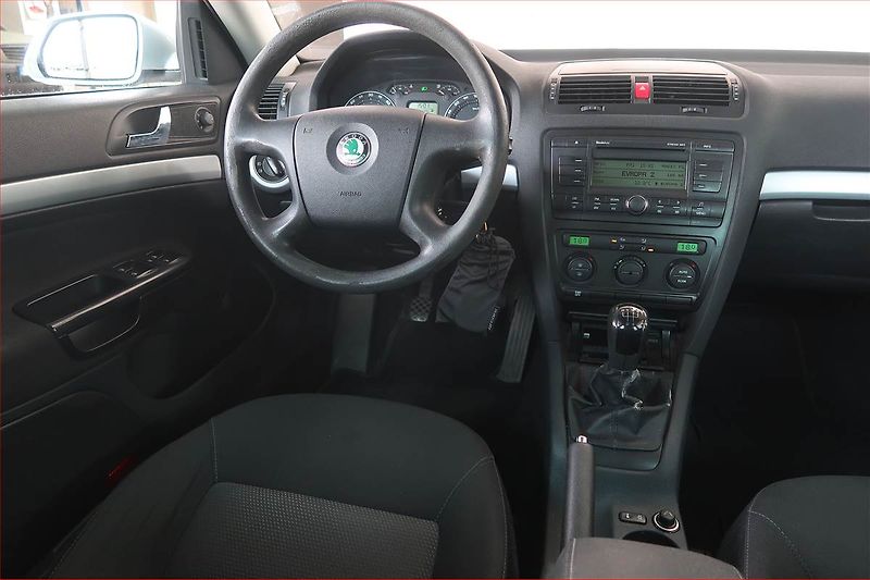 Škoda Octavia (2009) 1.9 TDI, po STK, Tažné - fotka 7 z 14