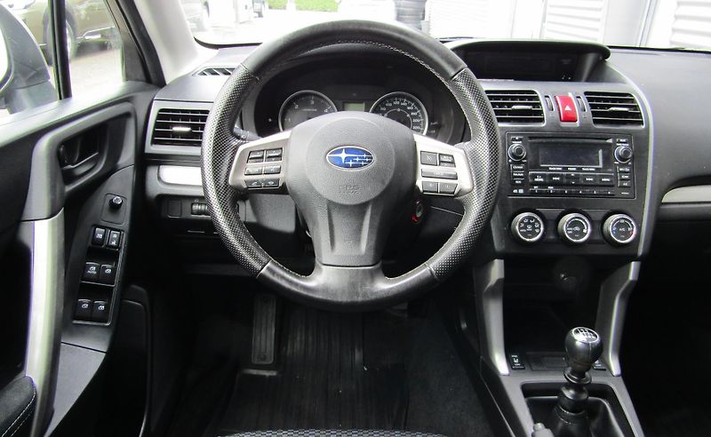 Subaru Forester (2014) 2,0D  6MT 1.maj.ČR plný servis - fotka 10 z 35