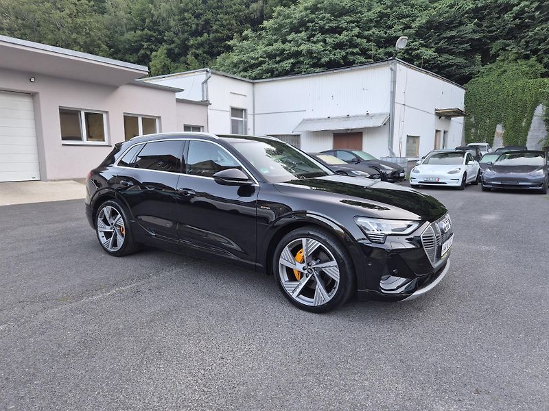 Audi e-tron 55 QUATTRO 300kw S LINE SOH92% - fotka 3 z 44