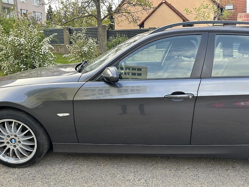 BMW Řada 3 320i  - fotka 12 z 51