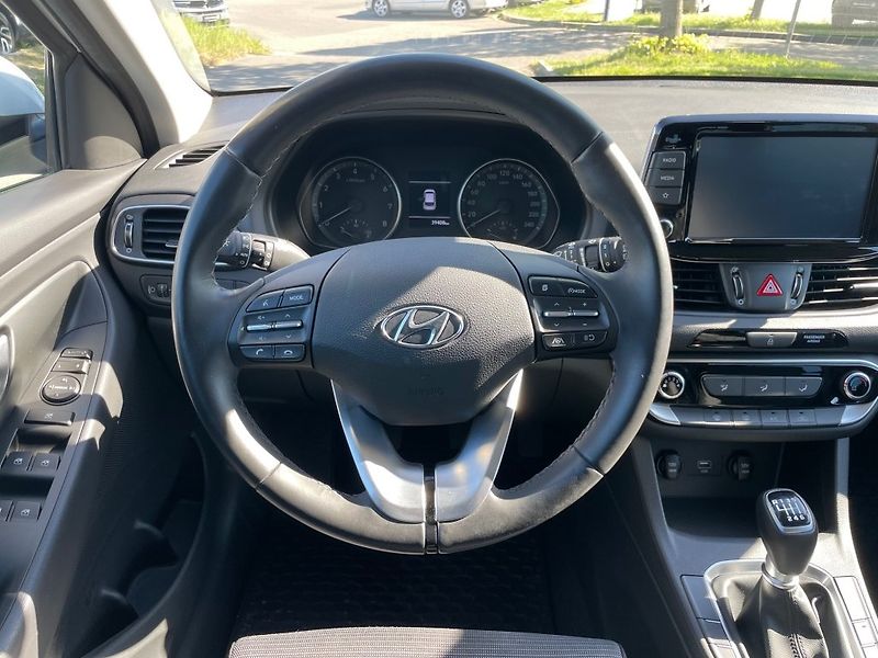 Hyundai i30 1,0 T-GDi Family Comfort, ČR - fotka 17 z 34