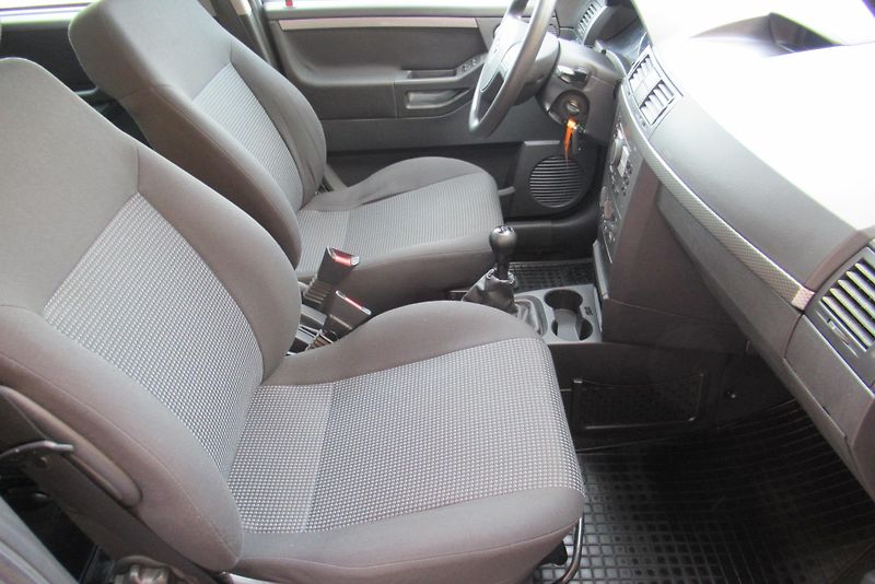 Opel Meriva 1.4i KLIMA - fotka 14 z 19