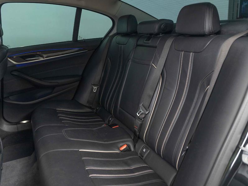BMW Řada 5 520d xDrive - fotka 21 z 22
