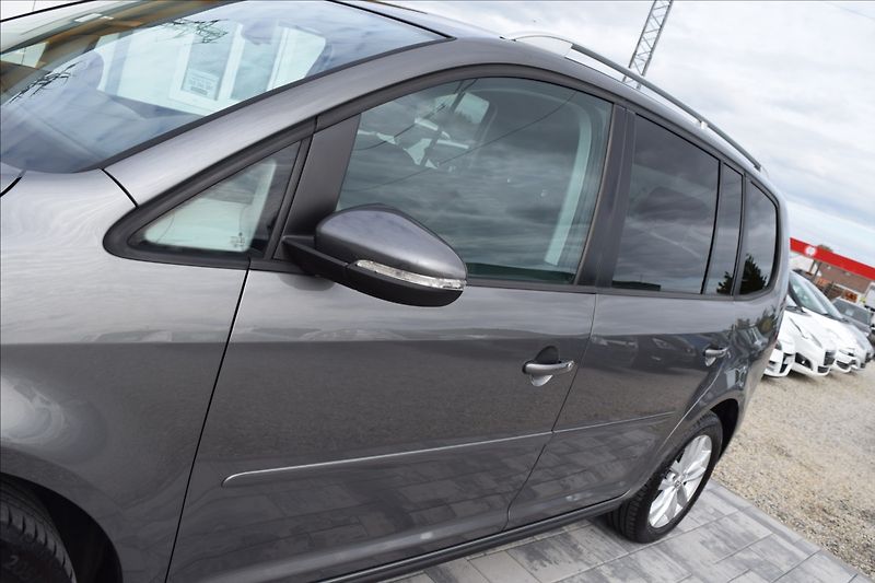 Volkswagen Touran 1,6 d 77KW BIXENON TAŽNÉ - fotka 13 z 40