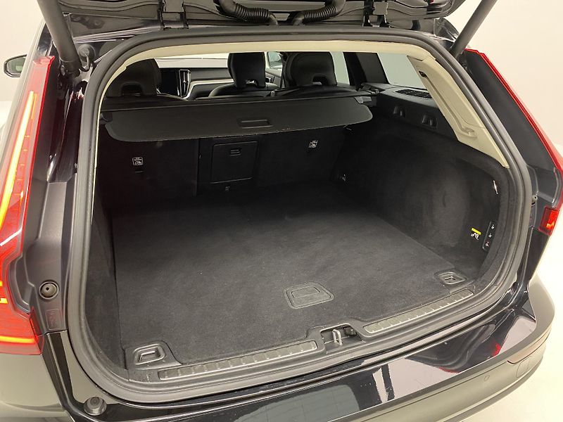 Volvo V60 D3 AWD INSCRIPTION REZERVACE - fotka 6 z 42