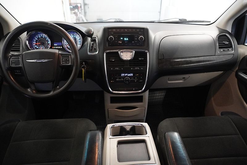 Chrysler Town & Country 3.6i TOWN&COUNTRY  4X4 AUTOMAT - fotka 18 z 36
