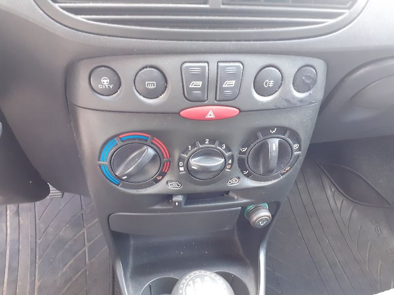 Fiat Punto (2005) 1.2 ČR - fotka 9 z 21