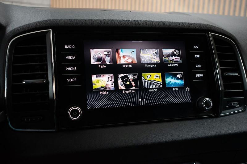 Škoda Karoq 1.5 TSI TAŽNÉ*KAMERA*DPH*ČR 1M - fotka 23 z 39
