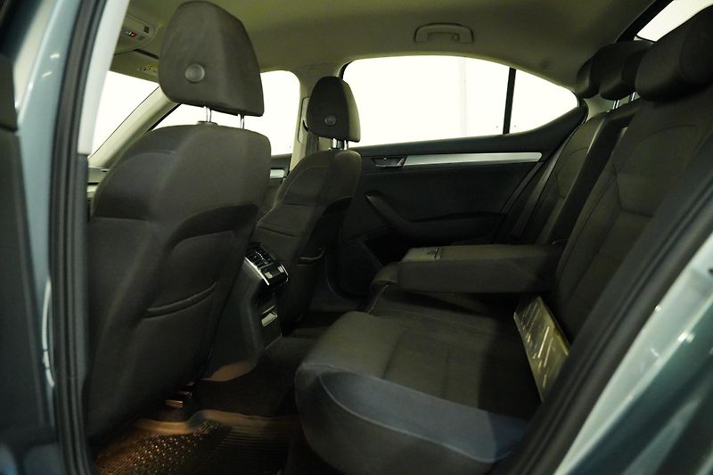 Škoda Superb - fotka 28 z 30