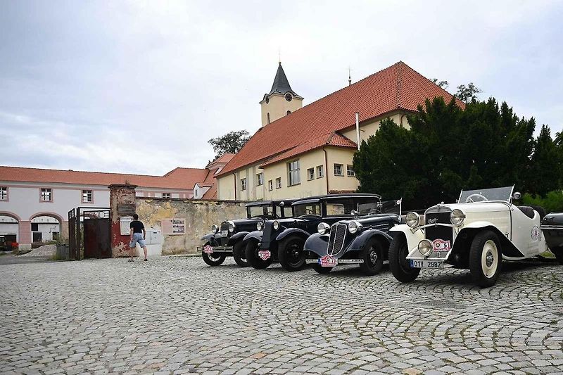Pražská Veteran Rally v Kácově.