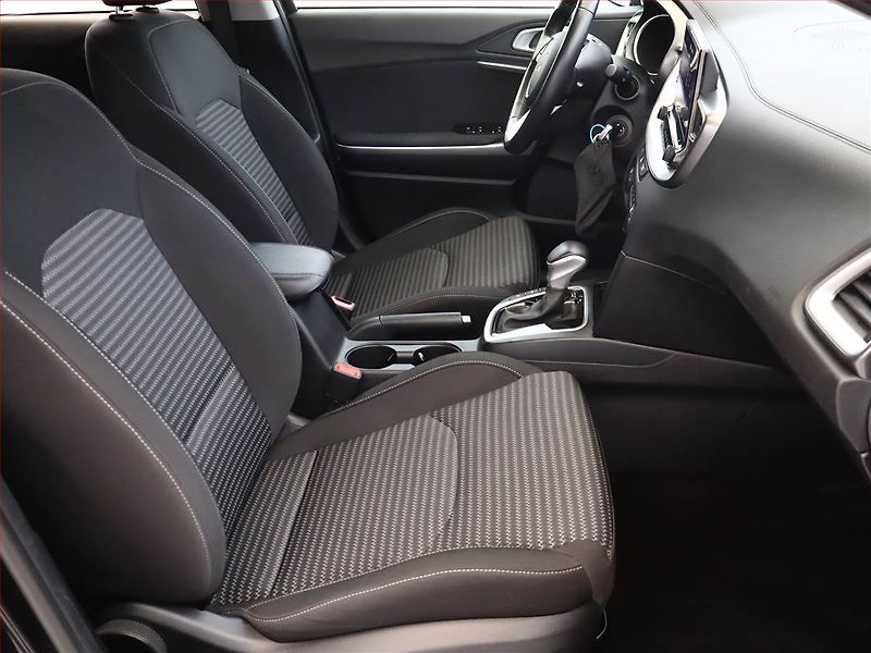 Kia Ceed (2023) 1.5 T-GDI, ČR, 1. maj. - fotka 7 z 18