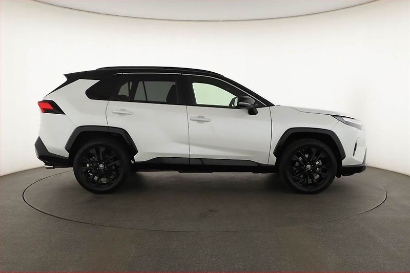 Toyota RAV4 (2023) 2.5 Hybrid - fotka 6 z 20