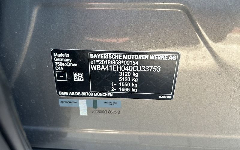 BMW Ostatní M Sport paket | Executive Loun - fotka 18 z 18