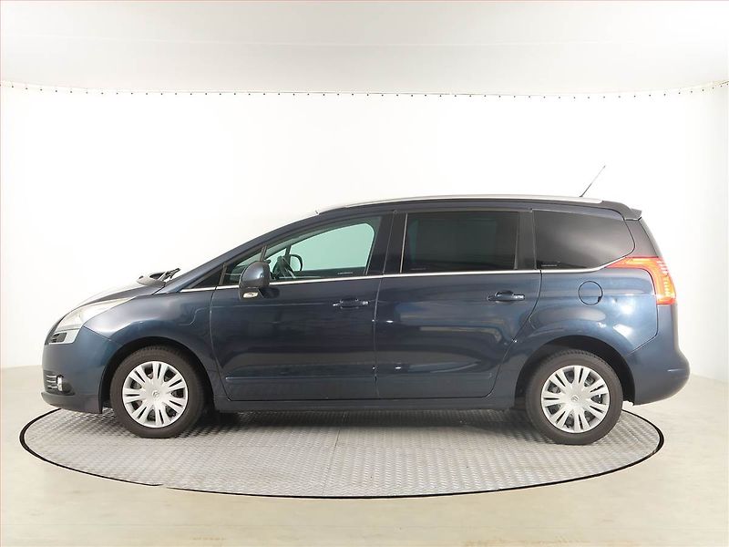 Peugeot 5008 (2013) 1.6 THP, Navi, Xenony - fotka 3 z 16