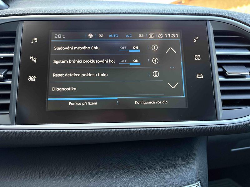Peugeot 308 (2018) Allure 1.6 BlueHDi EAT6 - fotka 25 z 41