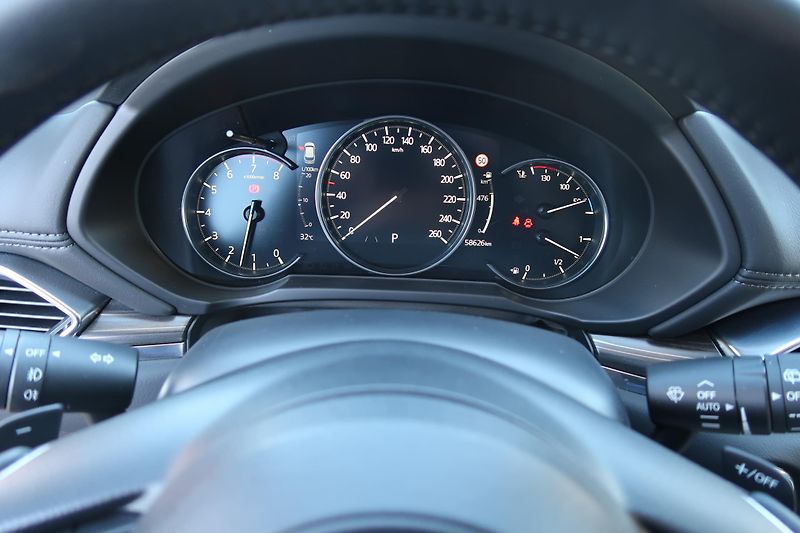 Mazda CX-5 2,5 G194 AWD AT bílá kůže,tažn - fotka 24 z 32