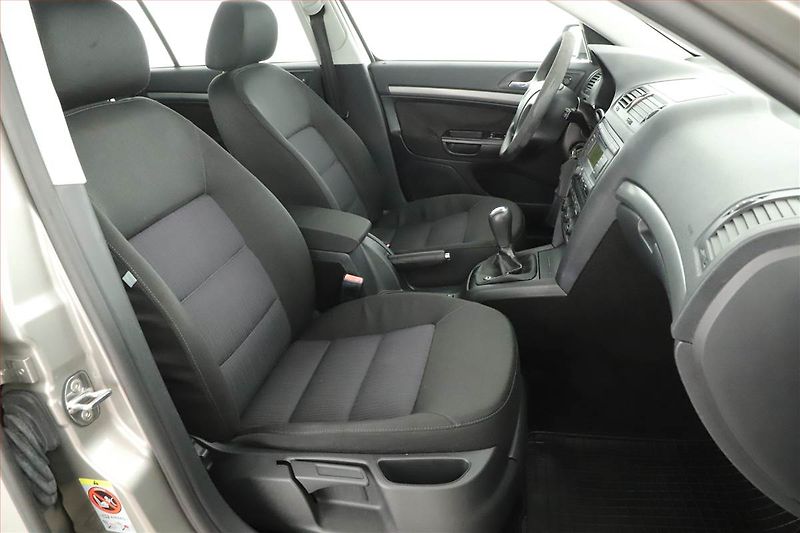 Škoda Octavia (2008) Elegance 1.9 TDI, Serv.kniha - fotka 11 z 13