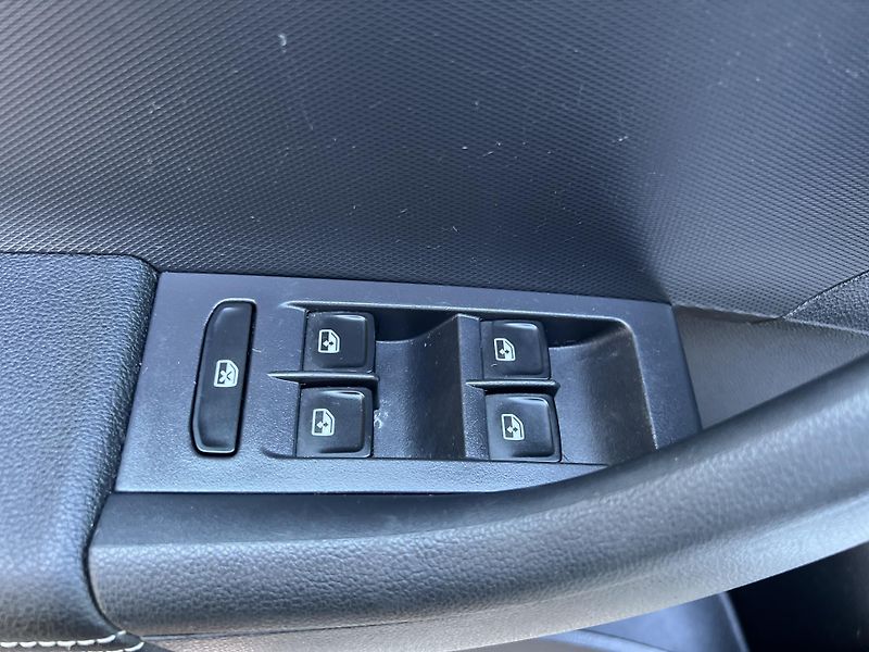 Škoda Rapid Spaceback 1.0TSi 81kw KAMERA - fotka 11 z 44