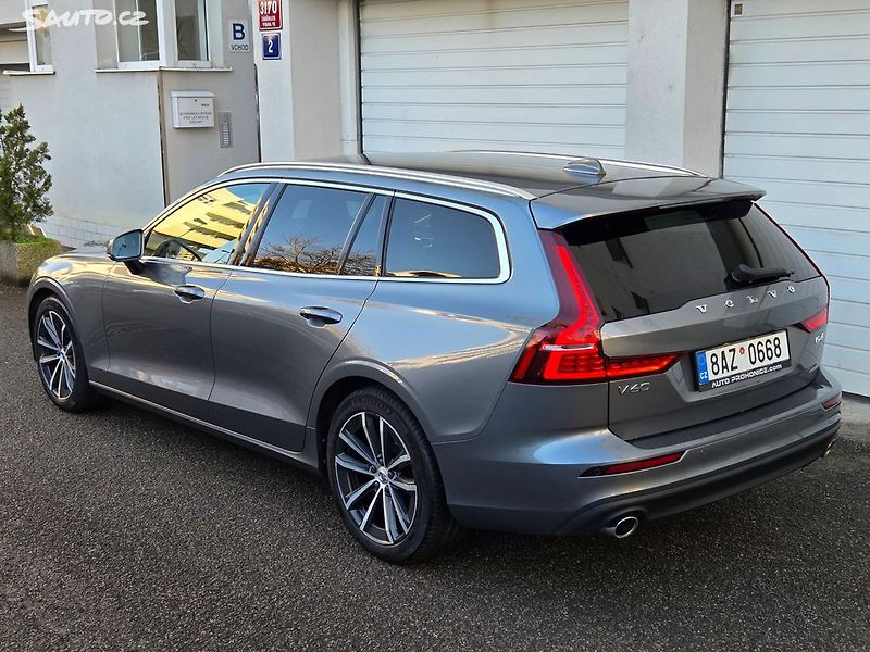Volvo V60 (2020) 2.0 D4 AWD 4x4 Automat - fotka 5 z 37
