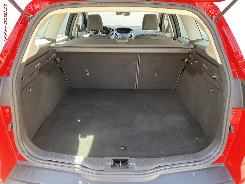 Ford Focus (2012) 1.6i, ČR, AC, park.čidla - fotka 7 z 15