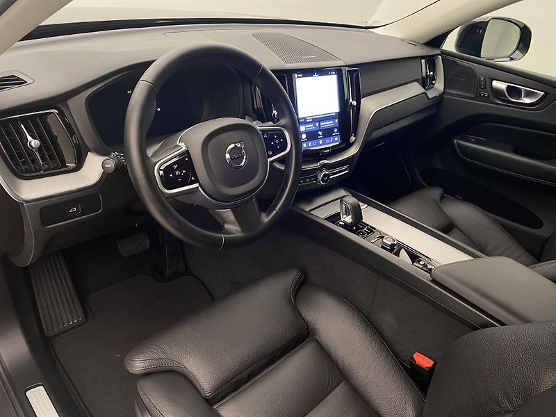 Volvo XC60 B5 AWD DARK PLUS AUT - fotka 4 z 53
