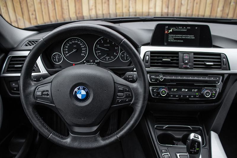 BMW Řada 3 - fotka 13 z 43