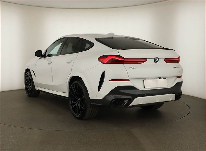 BMW X6 (2025) xDrive40i - fotka 4 z 21