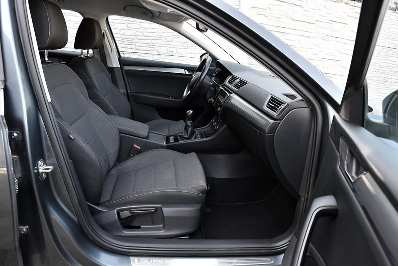 Škoda Superb 2.0 TDi CR,DKLIMA,VÝHŘEV,TEMP - fotka 42 z 50