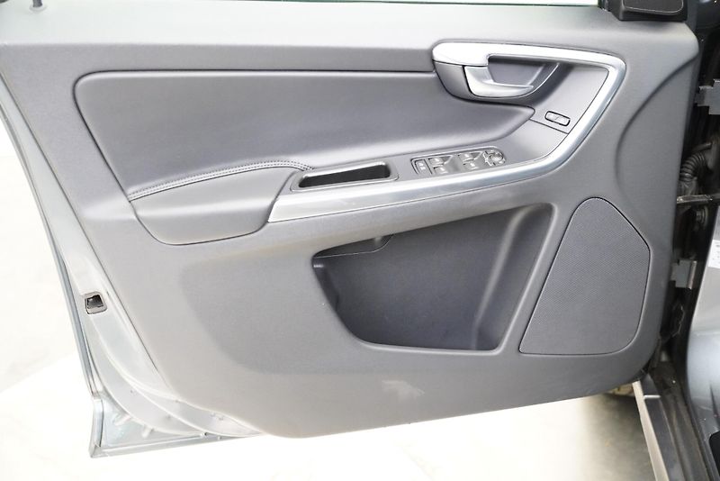 Volvo XC60 - fotka 12 z 29