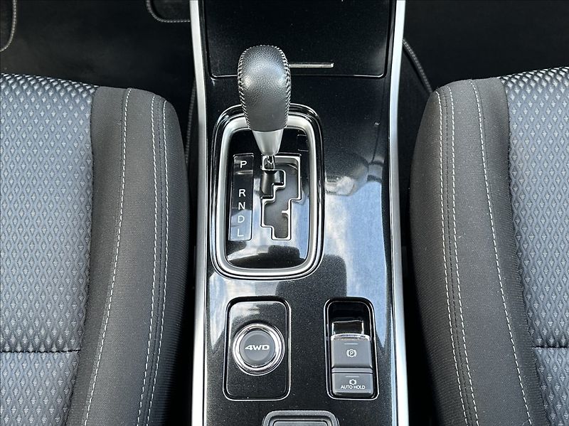 Mitsubishi Outlander 2,2 DI-D 150PS  Intense+ -7 4x - fotka 27 z 53