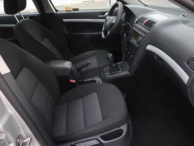 Škoda Octavia (2007) Ambiente 1.6, Serv.kniha - fotka 9 z 15
