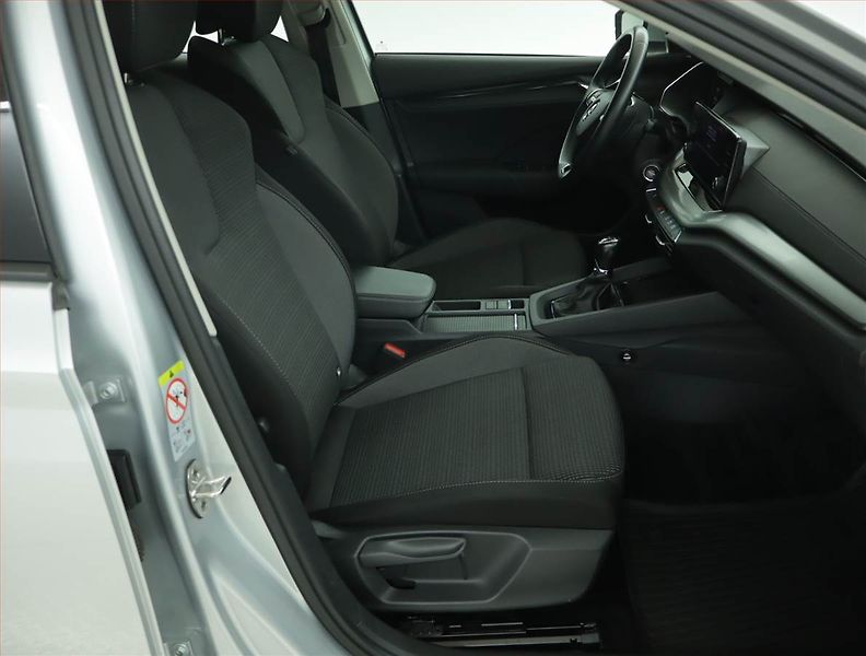 Škoda Octavia (2023) Ambition 2.0 TDI, ČR,1.maj - fotka 9 z 15