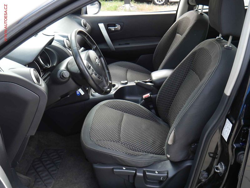 Nissan Qashqai (2009) 2.0dCi 4x4, AC, temp - fotka 9 z 19