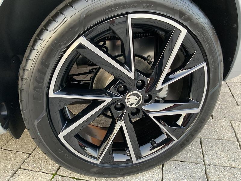 Škoda Kamiq MONTECARLO 1,5Tsi 7ST DSG/Auto - fotka 7 z 33