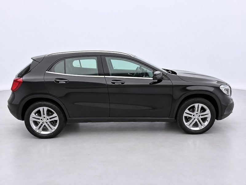 Mercedes-Benz GLA 1,6 180 90kW Xenon Navi - fotka 8 z 24