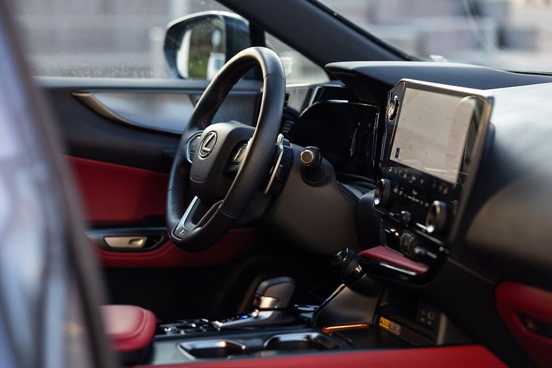 Lexus NX 350h 350H 2,5 HEV F SPORT TOP - fotka 31 z 36