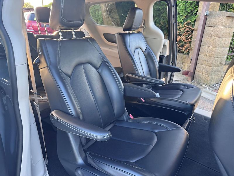 Chrysler Pacifica (2023) 3,6 Hybrid RU Radar Limit 2023 - fotka 9 z 20