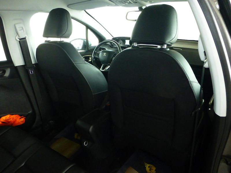 Peugeot 2008 (2015) 1,6HDI-88KW*NAVI*ALU*VYHŘ.SED* - fotka 16 z 17