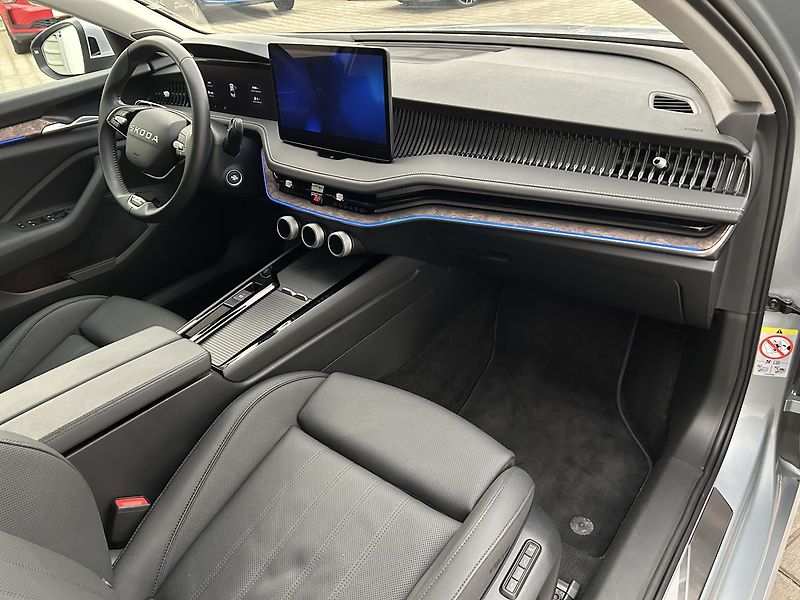 Škoda Superb 2.0 TDi L & K - fotka 30 z 30