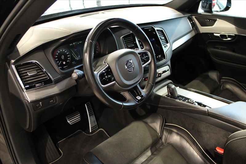Volvo XC90 B5 AWD R Design PilotAssist/DP - fotka 13 z 32