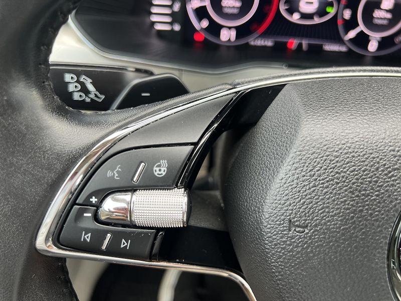 Škoda Superb 2.0TDi 110kw L&K ČR 1.MAJ DPH - fotka 23 z 50
