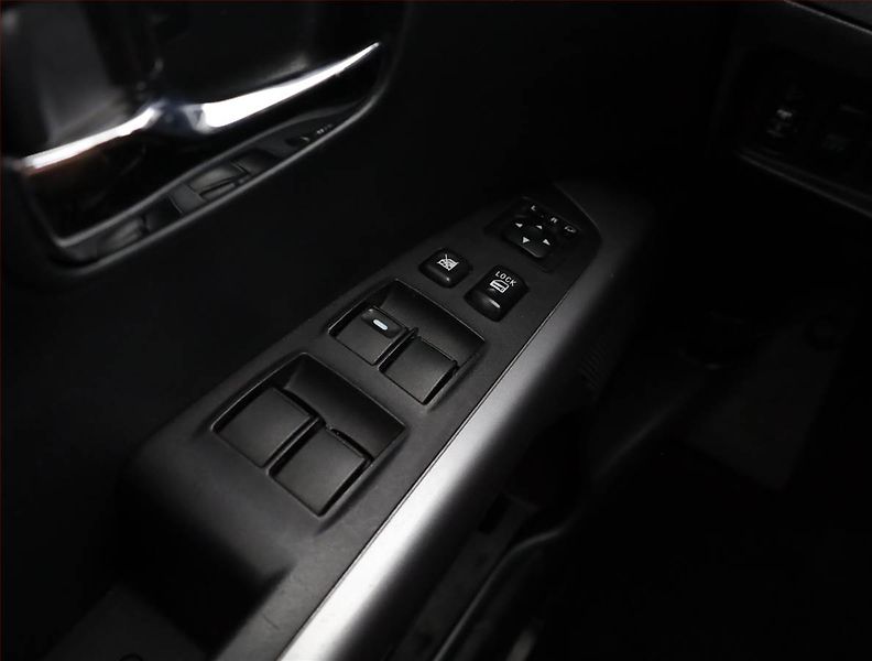 Mitsubishi Outlander (2010) 2.0, po STK, Tažné, rezervace - fotka 12 z 13