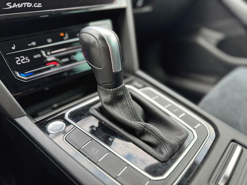 Volkswagen Passat 1.5TSi 110kW DSG ČR - fotka 23 z 28
