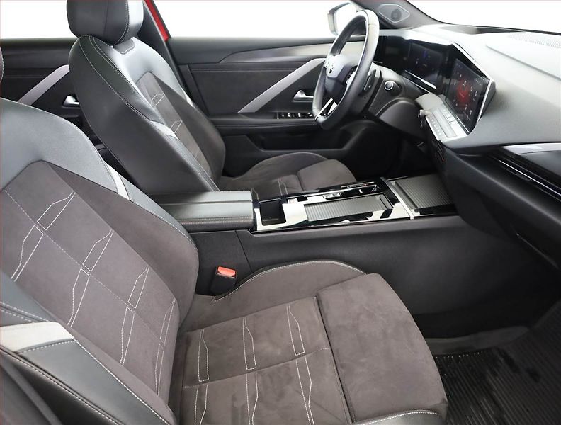 Opel Astra (2022) GS-Line Plug-in-Hybrid 1.6 T - fotka 7 z 19